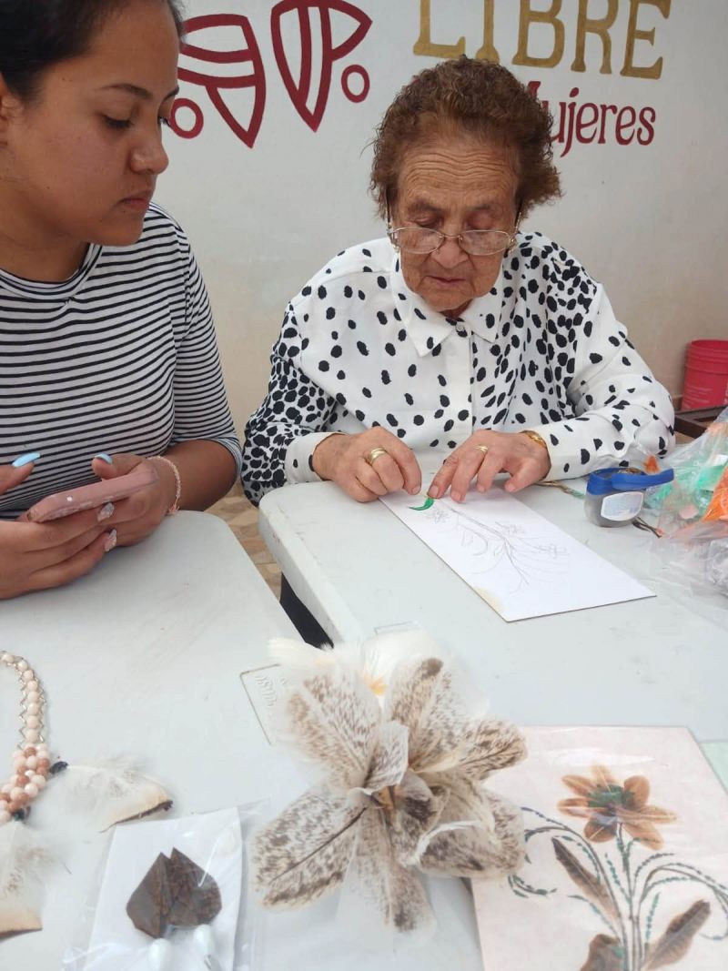 ¡Damos inicio al curso de Arte Plumario!