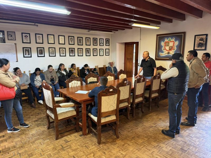encuentro con una comitiva de la Escuela Telesecundaria de la comunidad de La Guardia