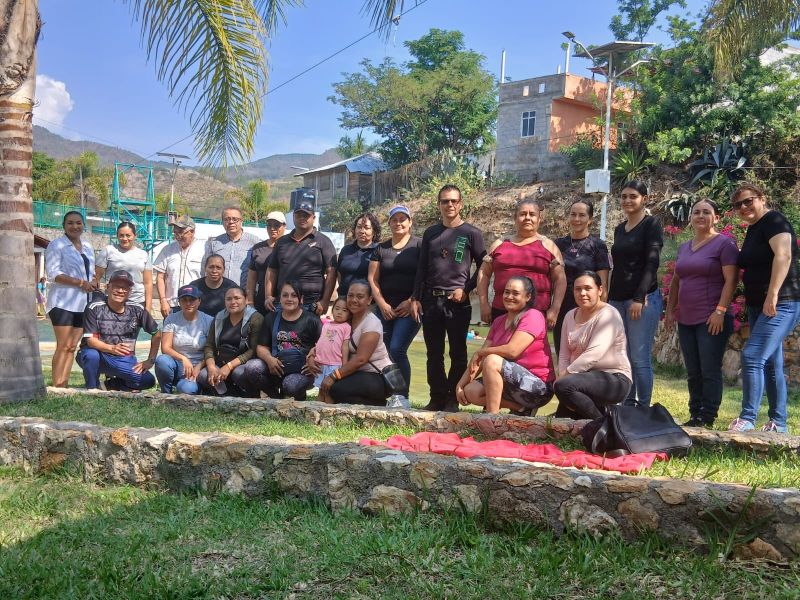 apoyo de Protección Civil Municipal durante el convivio escolar realizado en el Balneario Etucua